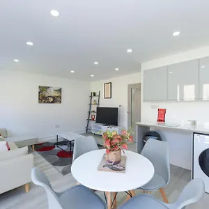 Apartment Adbolton House - Sleek, Stylish, Brand New & Carbon 